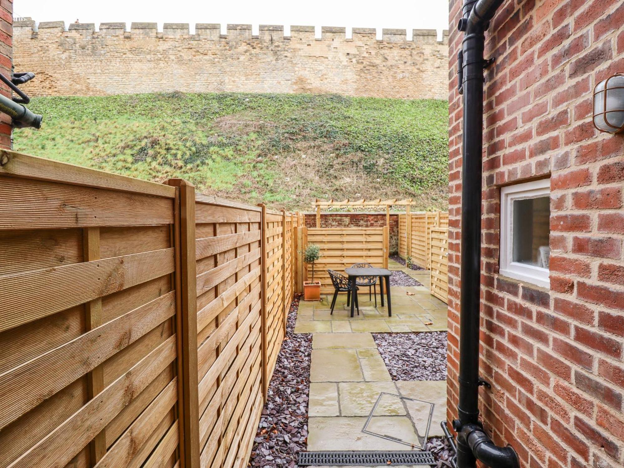 17 Union Road Basement Apartment Линкълн Екстериор снимка